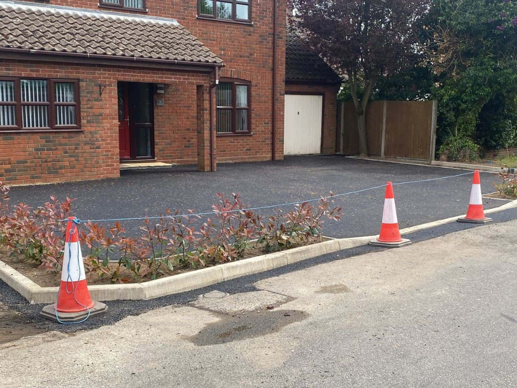 This is a newly installed tarmac driveway just installed by Eye Driveways